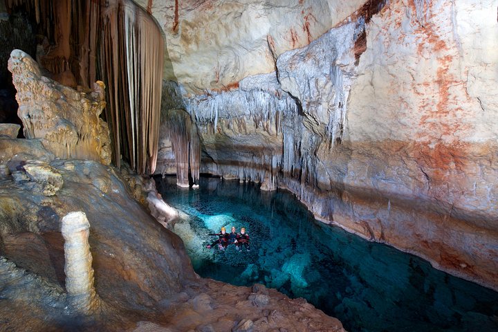 In einer kleinen Gruppe Cova de Coloms Meereshöhlen Abenteuertour auf Mallorca